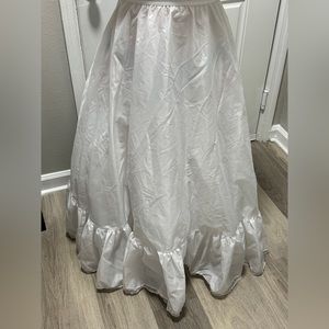 Darling Hoops and Slips White Petticoat